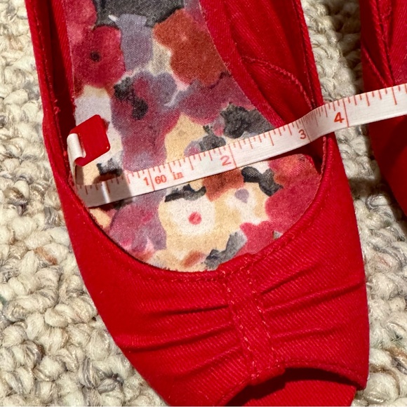 Rampage crimson red Kayson wedge heels sandals, 5.5 NWOT - Picture 10 of 10